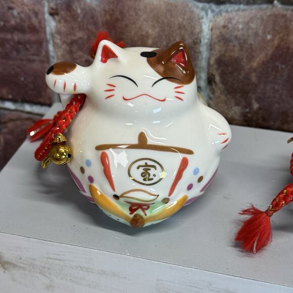Set of 2 Vintage Japan Maneki Neko Lucky Cat Ceramic Coin Banks Statues - Picture 8 of 11